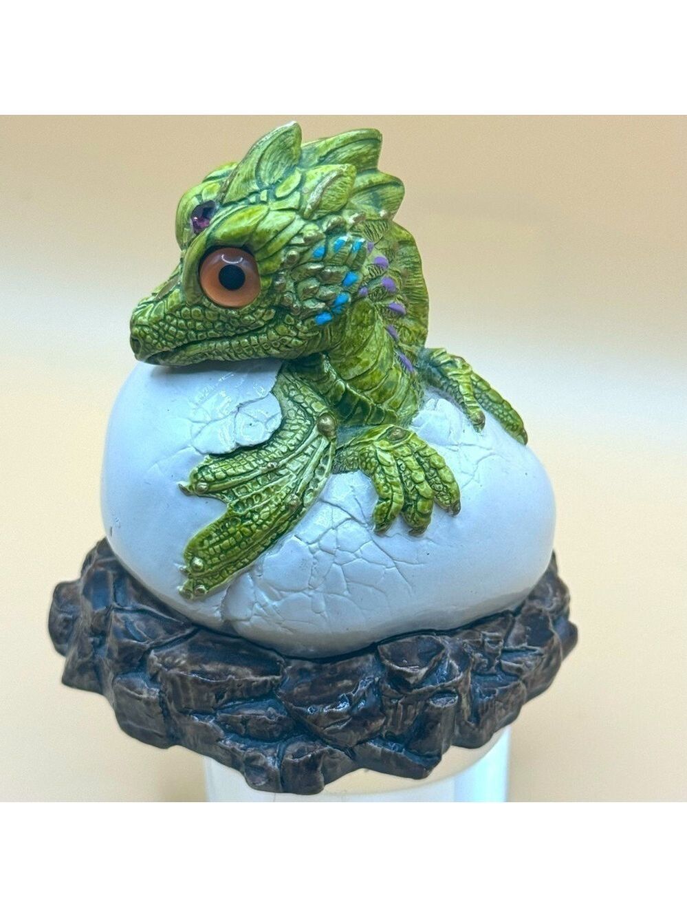 1984 Hatching Baby Dragon Egg Fantasy Windstone Editions, Retired 3.25” x 3”.